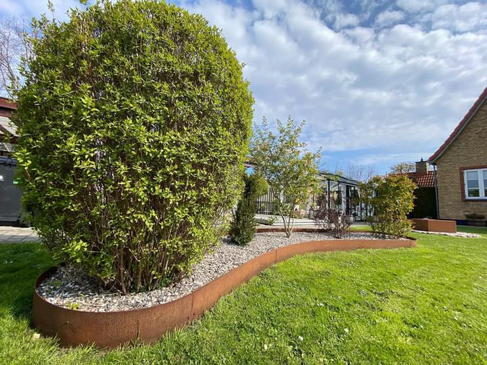 Бордюр из ржавеющей стали