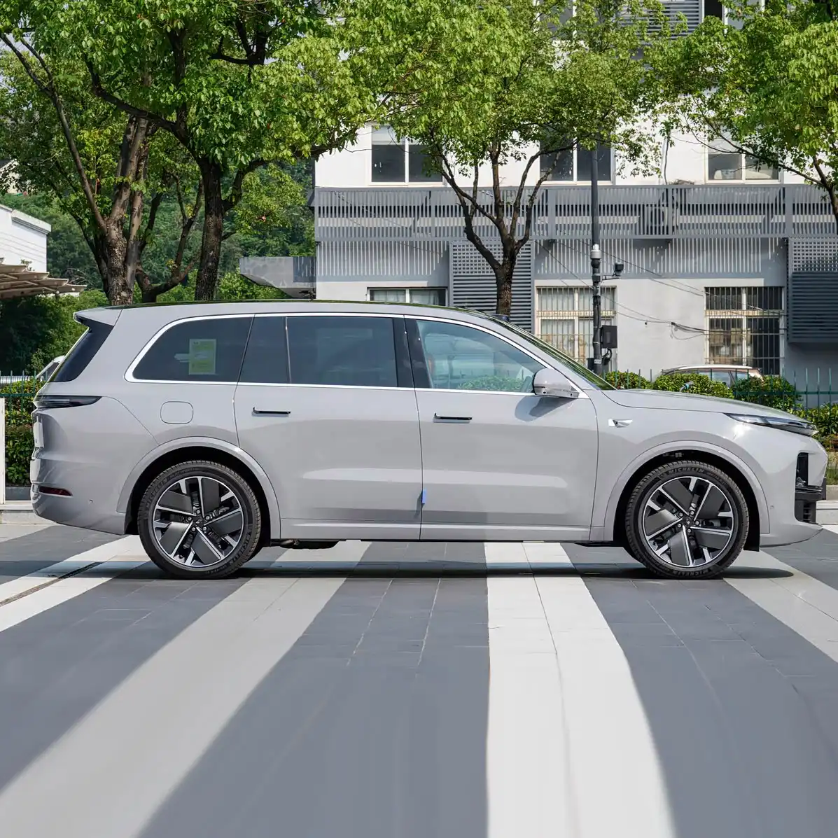 Li L9 Large SUV cars image 3