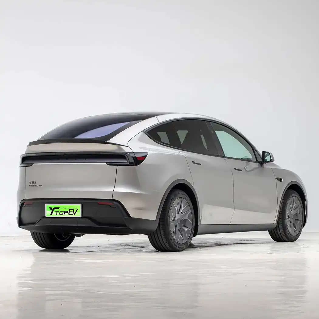 2025 Tesla Model Y L image 4