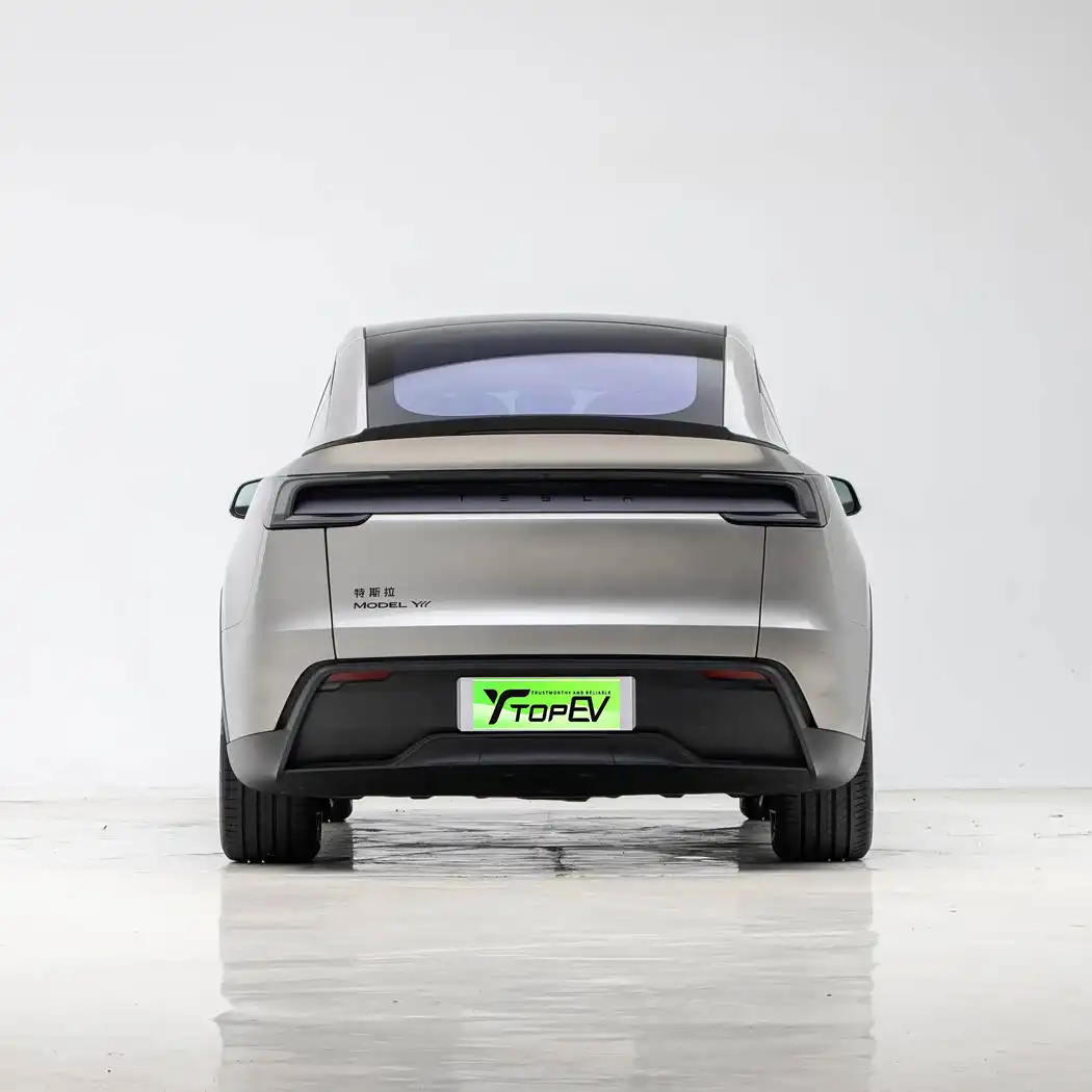 2025 Tesla Model Y L image 5