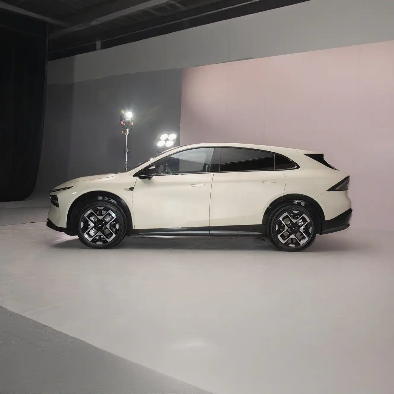 2025 ​​Xpeng G7 SUV image 3