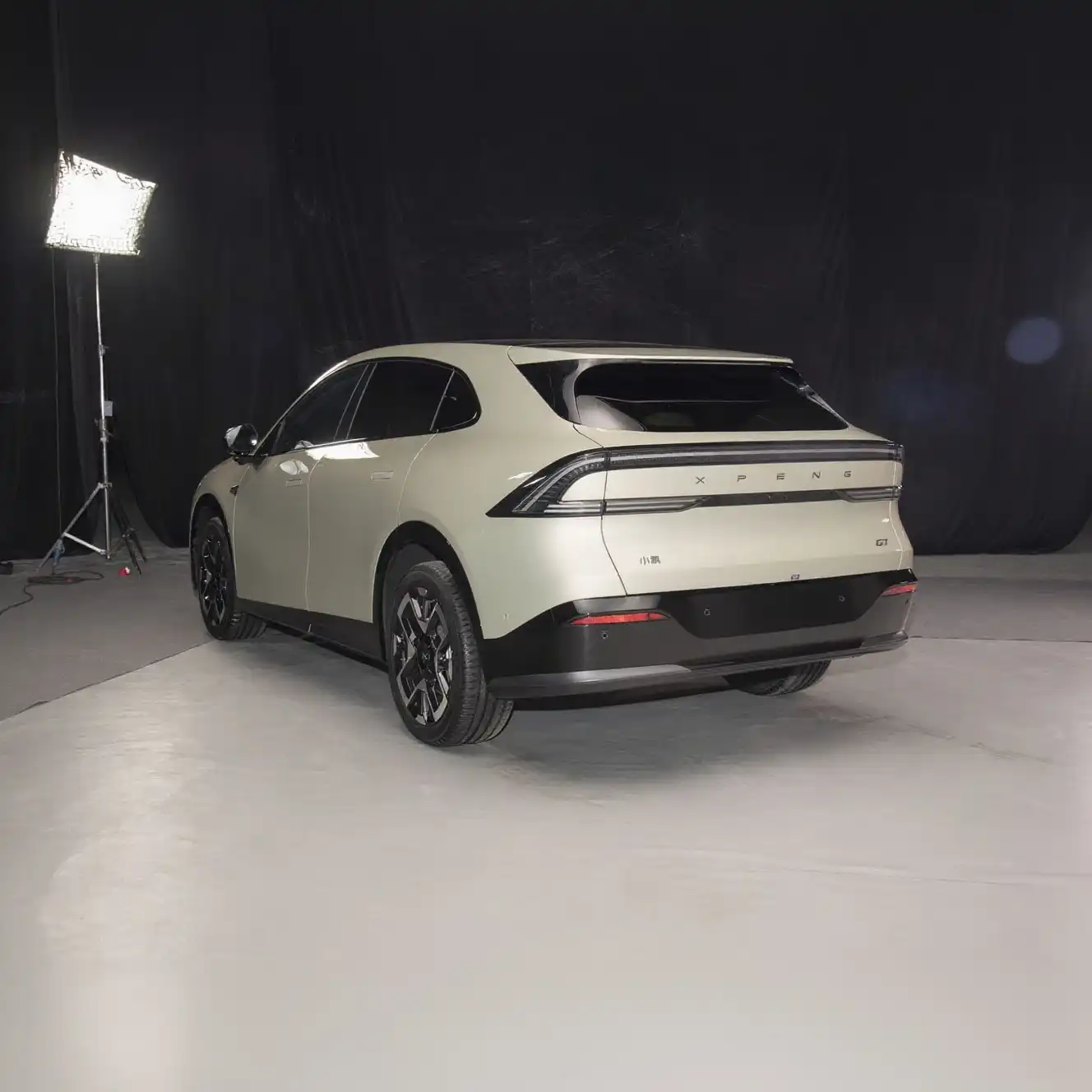 2025 ​​Xpeng G7 SUV image 4