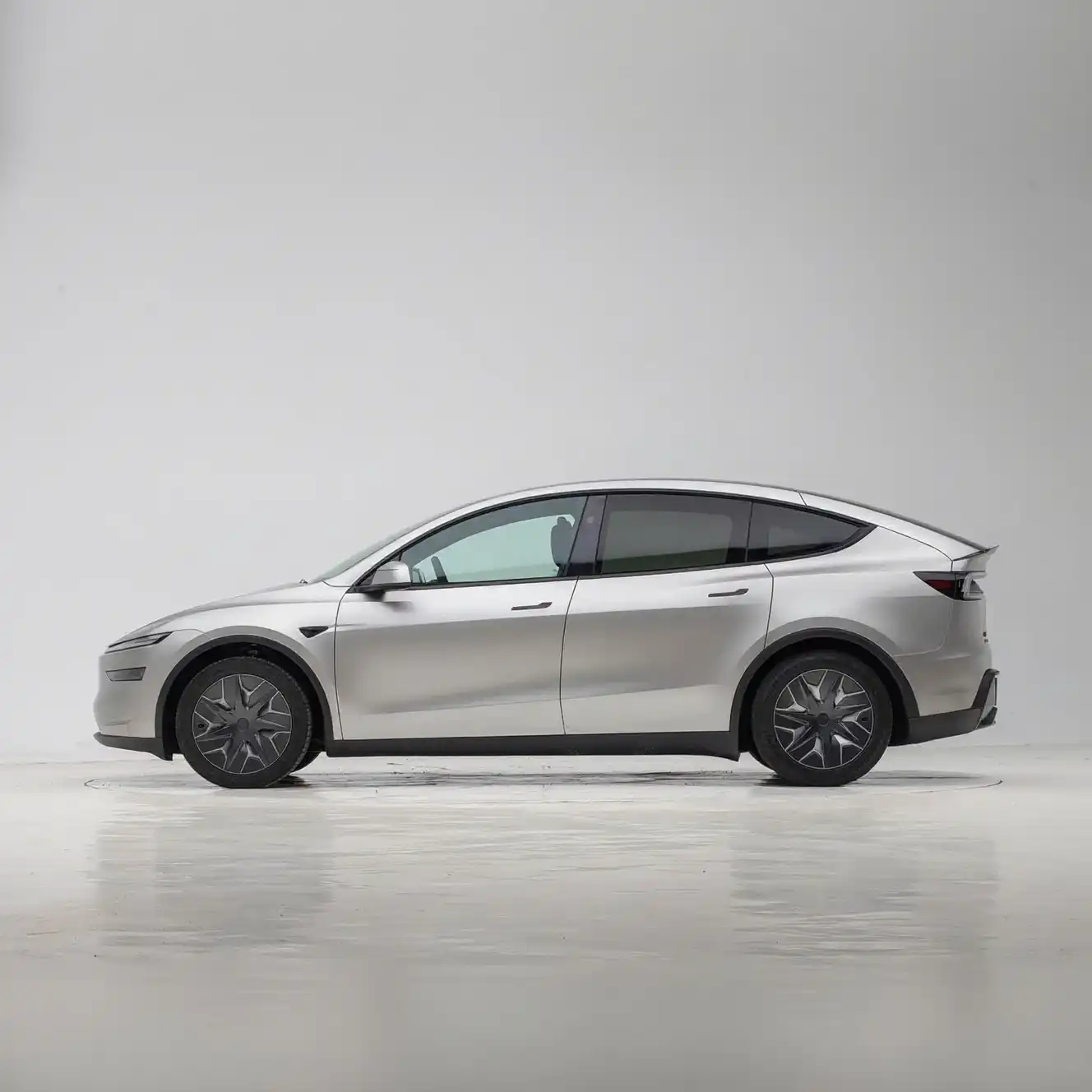 2025 Tesla Model Y L image 3