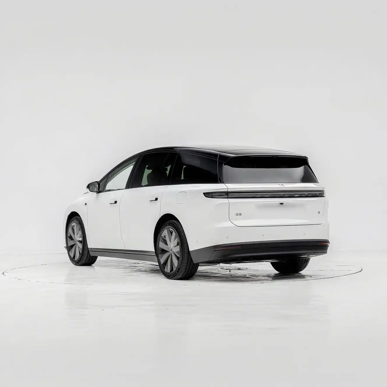 2025 Lixiang i8 Auto SUV image 4