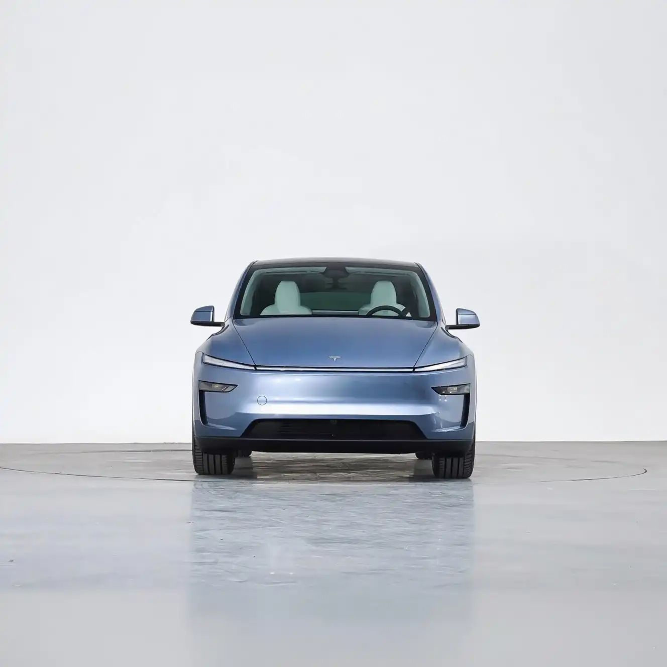 2025 Tesla Model Y image 2
