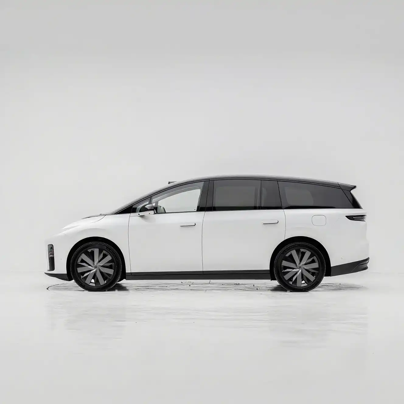 2025 Lixiang i8 Auto SUV image 3