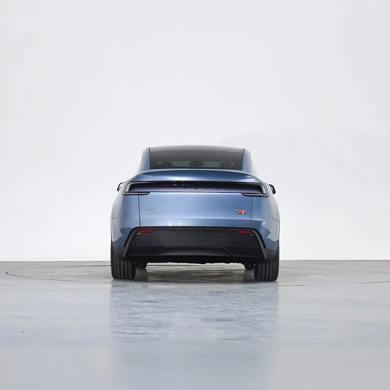 2025 Tesla Model Y image 5