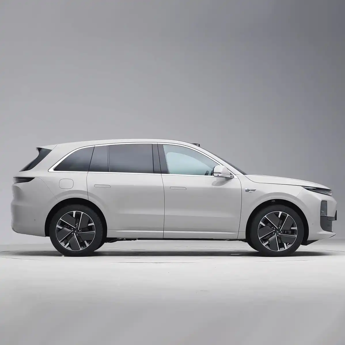 2025 Li Auto L6 SUV image 3