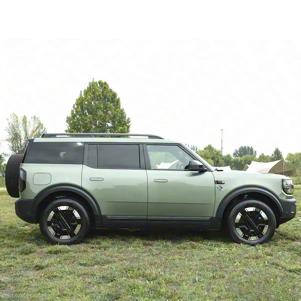 2026 Ford Bronco SUV image 3